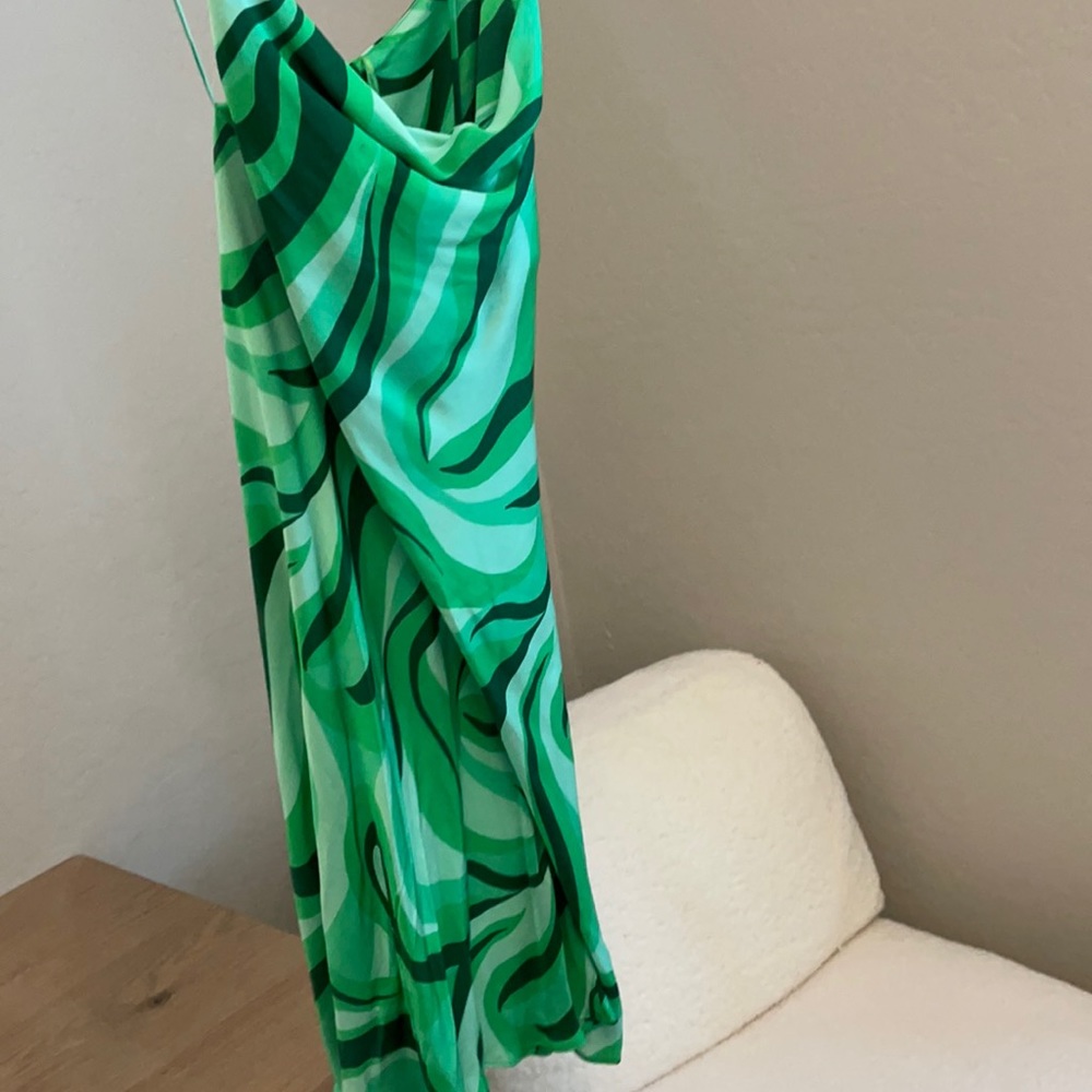 Beautiful Zara green abstract dress